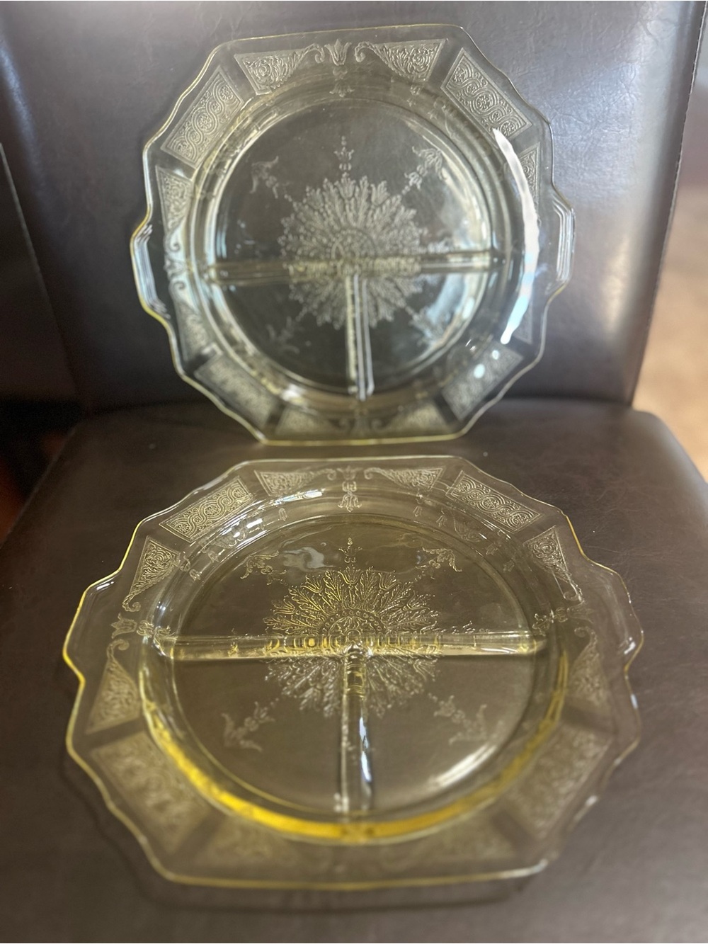 Set of 2 Vintage Anchor Hocking princess yellow gold grilling 3-dived plates - Picture 2 of 5